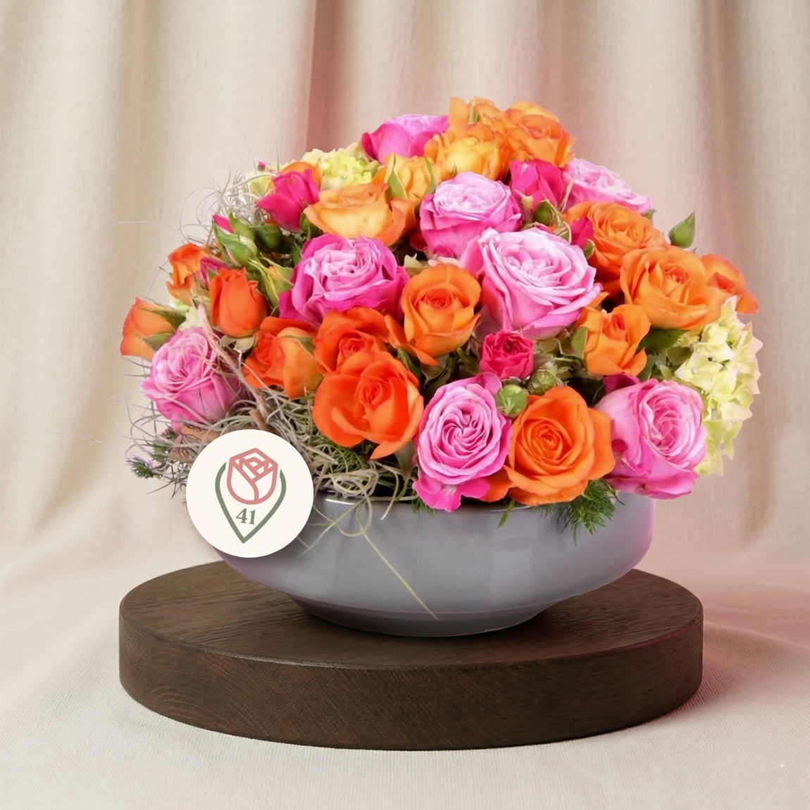 Modern Gri Seramikli Renkli Güller