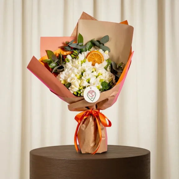 Büyüleyici Beyaz Frezya Buketi