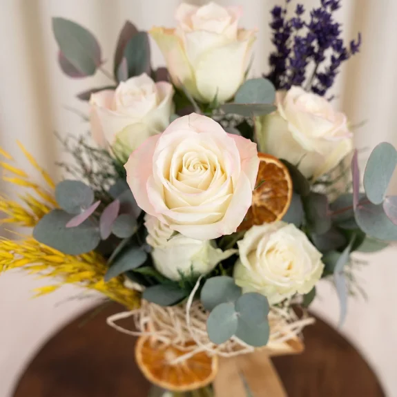 Destansı 5 Beyaz Gül Demeti