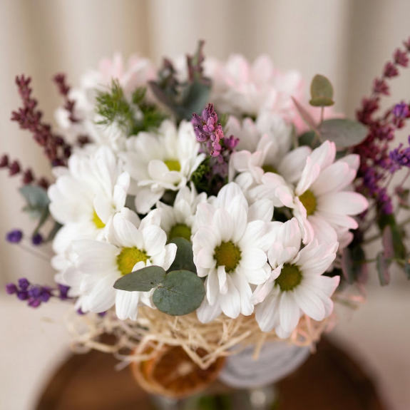 Lavantalı Beyaz Papatya Buketi