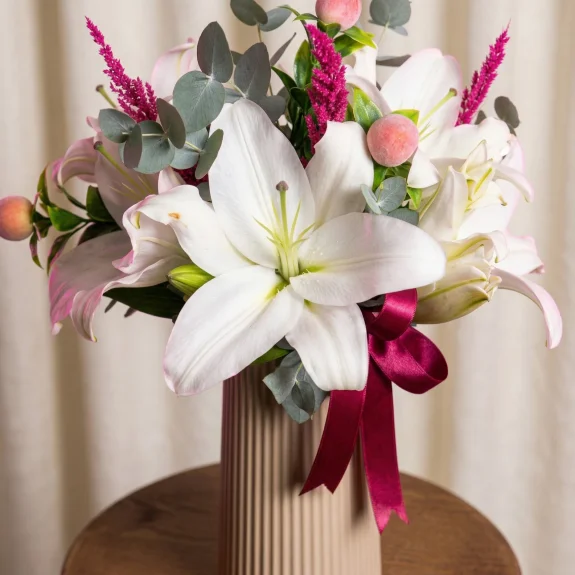 Modern Vazolu Beyaz Lilyum