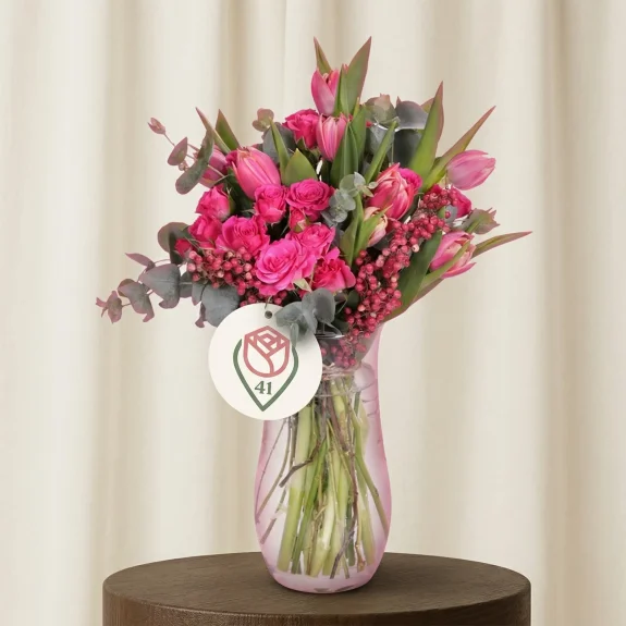 Pembe Güller Ve Pembe Lale Buketi