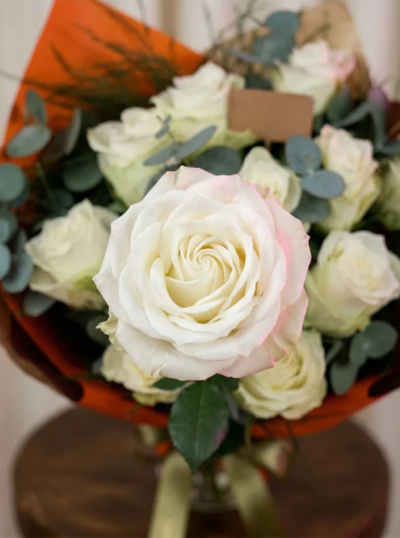 Saf Sevginin 11 Beyaz Gülü