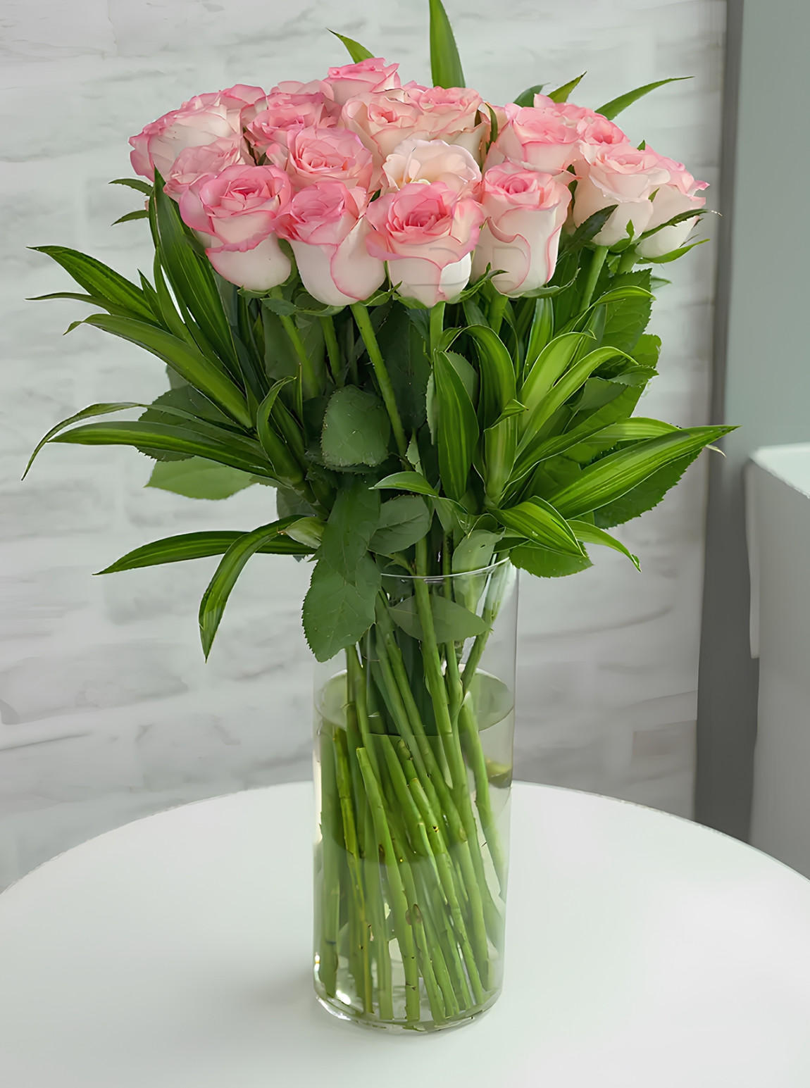 Vazoda 18 Tane Pembe Gül